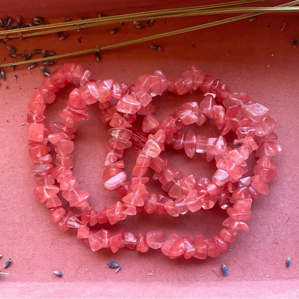 🌹 Rose Quartz Chip Necklace - Picture 3 of 4